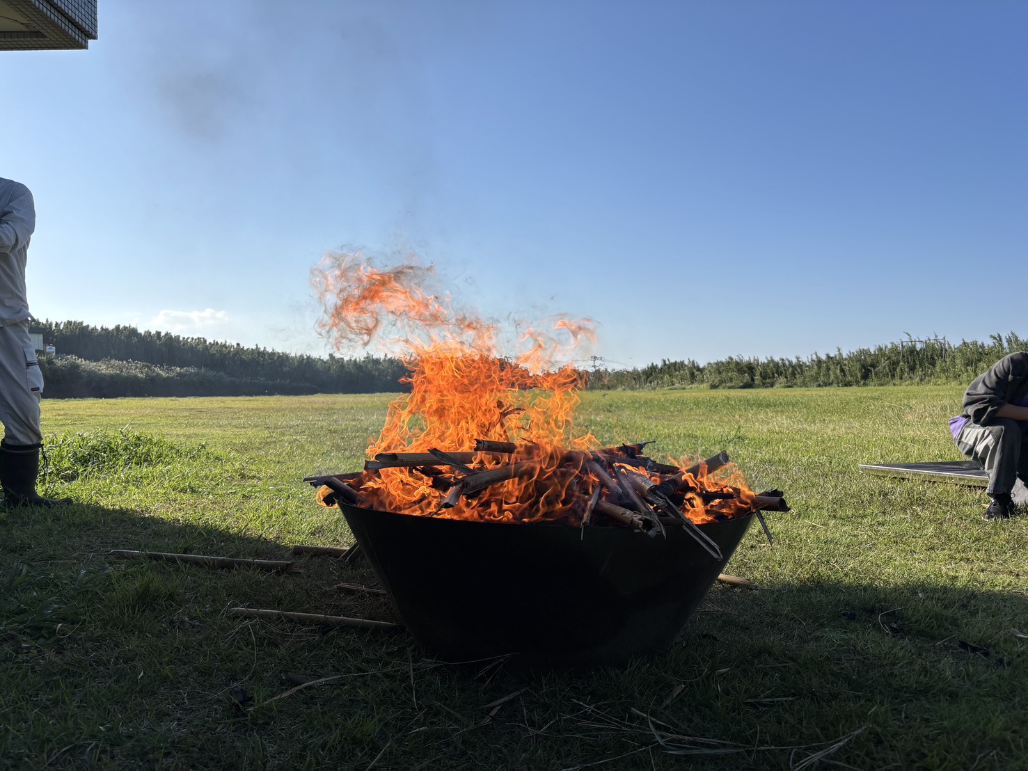 大岩根さんと竹炭で学ぶ森林学習！
